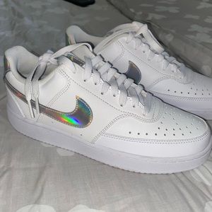 WHITE NIKE SNEAKERS WITH IRIDESCENT METALLIC NIKE CHECK - SIZE 9 BRAND NEW